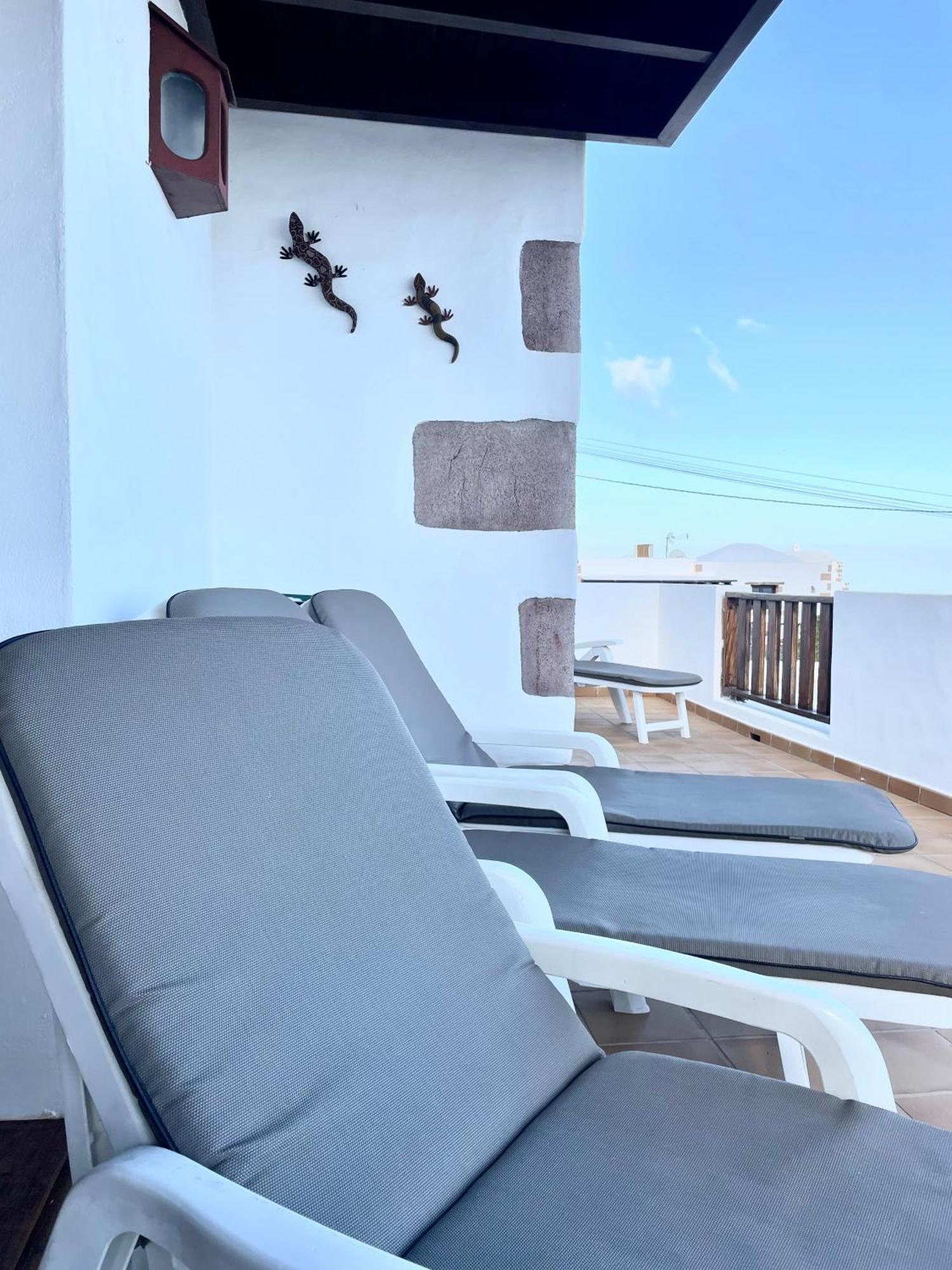 Canto Rojo, Con Vistas A Lobos * La Asomada (Lanzarote)